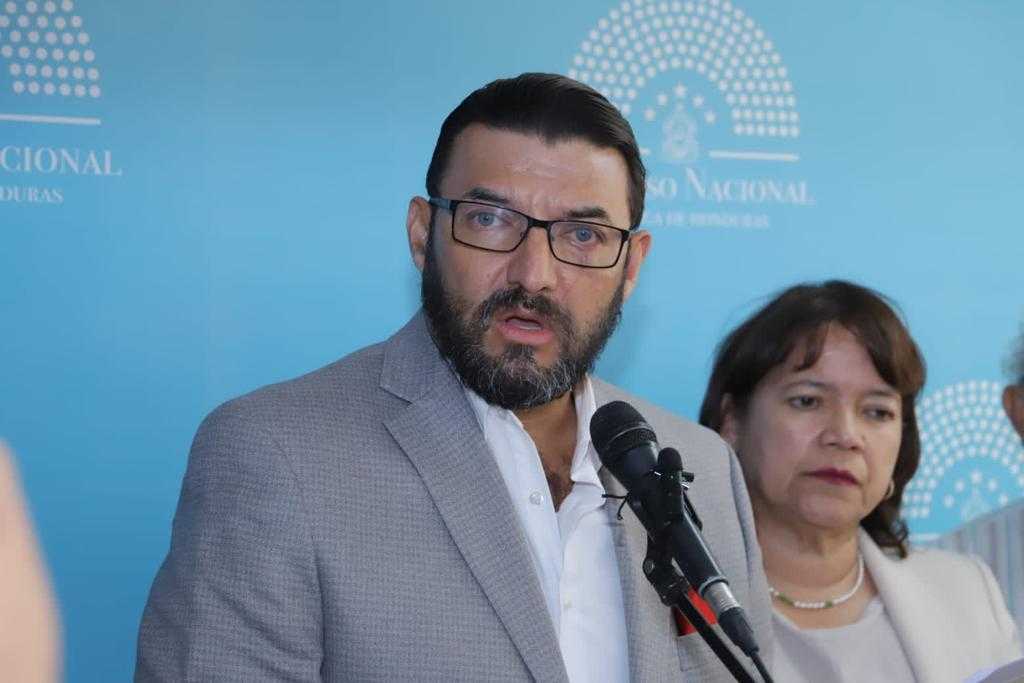 CN y el Movimiento de Docentes Independientes de la UNAH se reunieron para buscar soluciones a la problemática en la Alma Mater